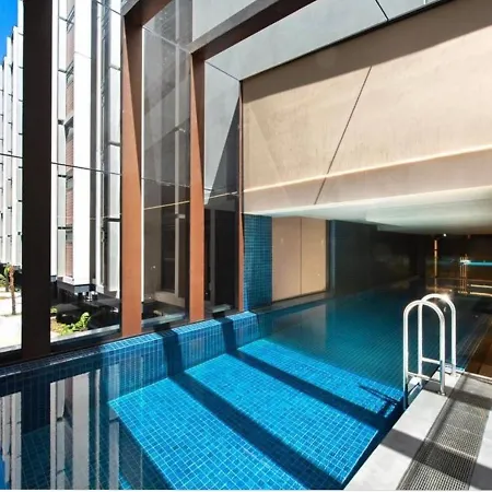 Midnight Luxe: Chic Braddon Apartment with Pool and Sauna Canberra Exterior photo