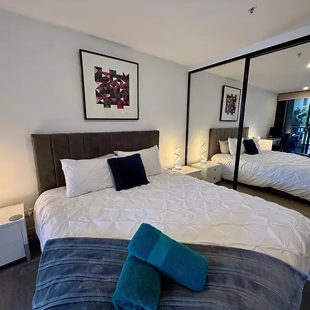 Midnight Luxe: Chic Braddon Apartment with Pool and Sauna Canberra Exterior photo