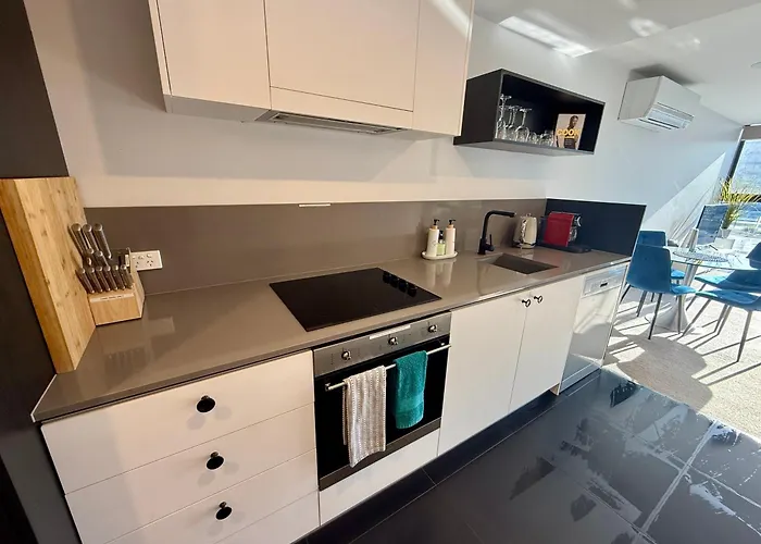 Midnight Luxe 1Br 1Bath Apartment 104 In The Heart Of Braddon Pool Sauna Secure Parking Wine Wifi