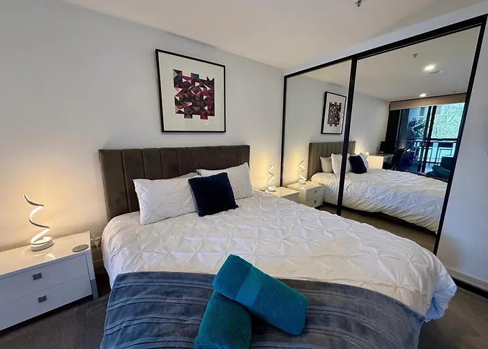 Midnight Luxe 1Br 1Bath Apartment 104 In The Heart Of Braddon Pool Sauna Secure Parking Wine Wifi