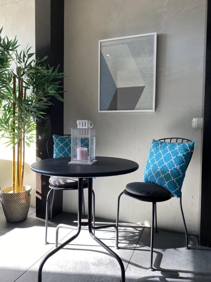 Midnight Luxe: Chic Braddon With Pool And Sauna Canberra