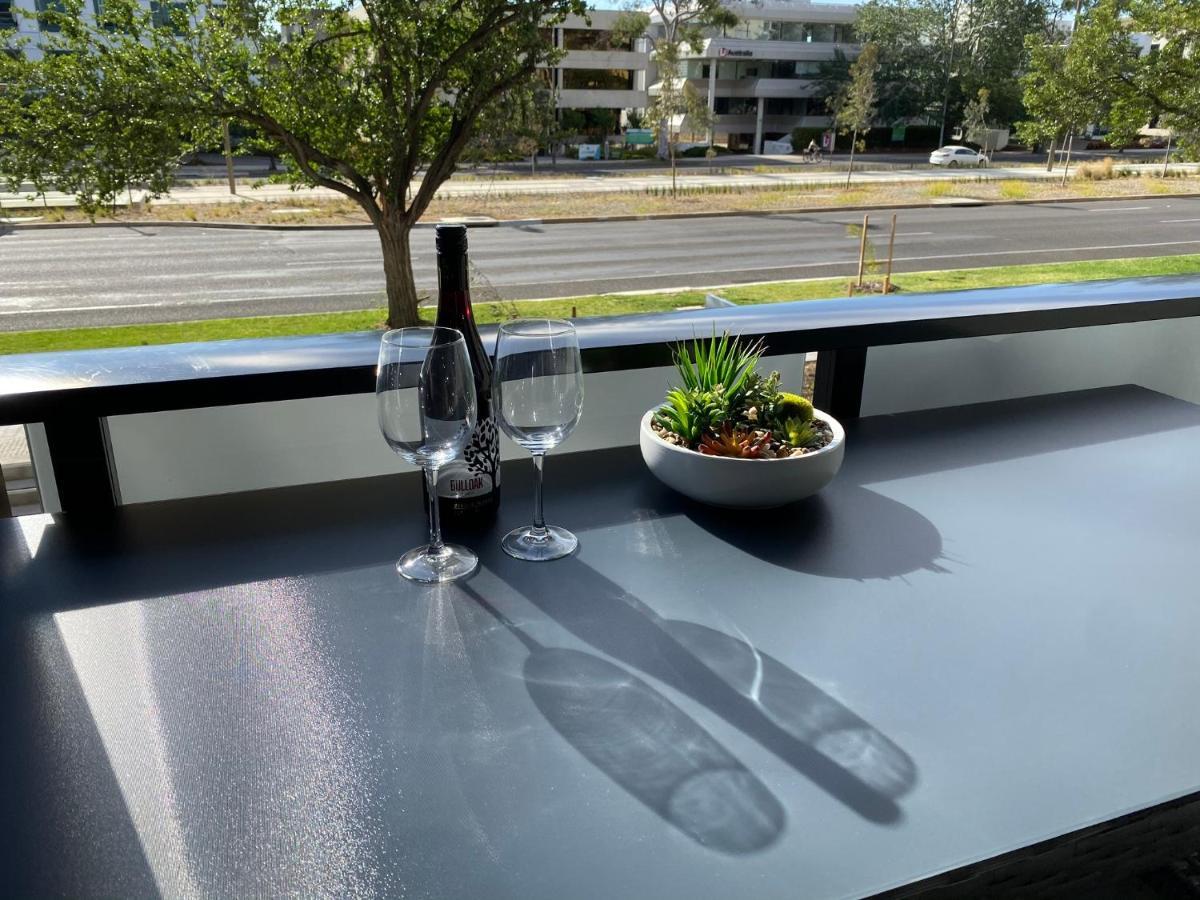 Apartment Midnight Luxe: Chic Braddon With Pool And Sauna *