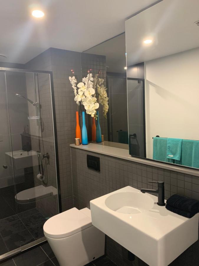 Midnight Luxe: Chic Braddon With Pool And Sauna * Canberra