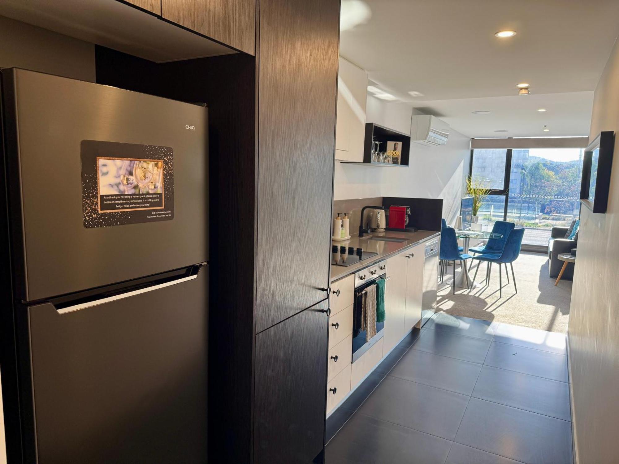 Midnight Luxe: Chic Braddon With Pool And Sauna Apartment *